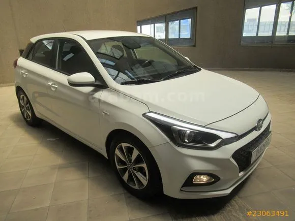 Hyundai i20 1.4 MPI Style Image 2