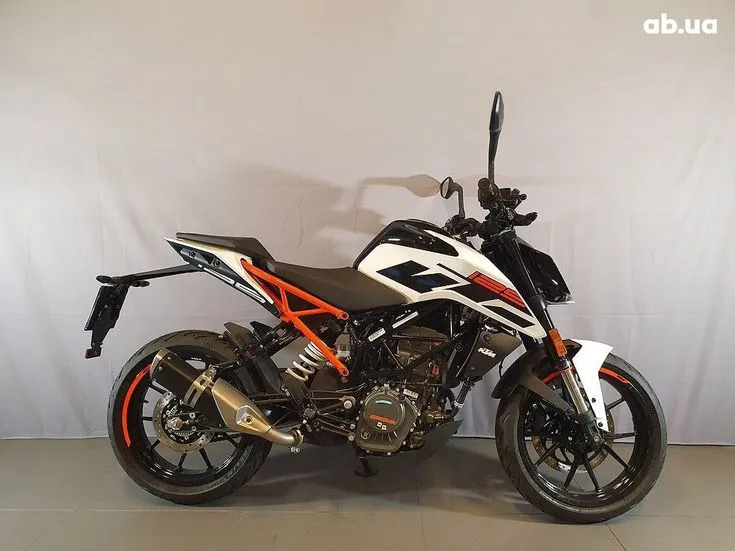 KTM 125 Image 4